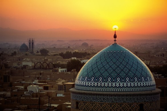  014 Sunset inflames the crescent symbol atop the dome of the Jame Masjid. ©Michael Yamashita