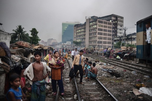 Veduta dello slum di Kawran, Dhaka, Bangladesh 2011 © Alessandro Grassani