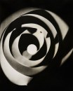 Man Ray, Rayographie (Spirale), 1923, Fotogramm, Silbergelatinepapier, 26,6 x 21,4 cm, Foto Christian P. Schmieder, München © Man Ray Trust, Paris/ VG Bild-Kunst, Bonn 2014