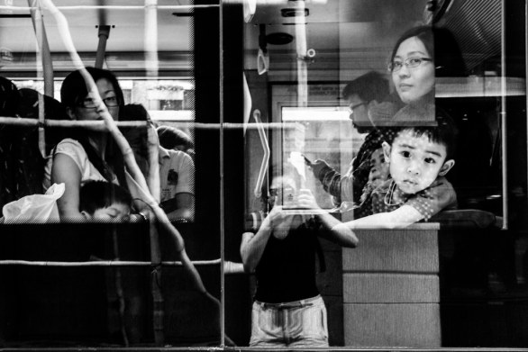 Bus commuters, Causeway Bay District, Hong Kong, 2014 © Xyza Cruz Bacani