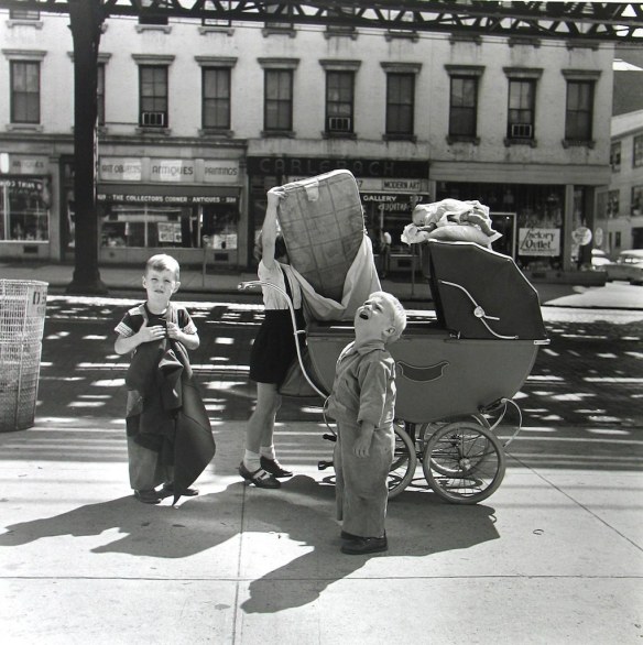Vivian Maier, New York, NY, Septembre 1953© Vivian MaierMaloof Collection, Courtesy Howard Greenberg Gallery, New York